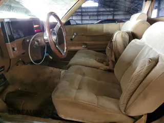 1987 Chevrolet Monte Carlo z VIN 1G1GZ11H6HR117922, wystawiony jako Copart lot #45329575 z przebiegiem 49 753 mil mil oraz Tytuł czysty. Historia ofert i sprzedaży dostępna na DreamBid. Obrazek 7.
