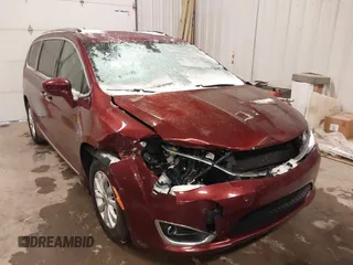 2018 Chrysler Pacifica Touring L Plus z VIN 2C4RC1EG5JR227511, wystawiony jako IAAI lot #41344075 z przebiegiem 86 860 mil mil oraz . Historia ofert i sprzedaży dostępna na DreamBid. Obrazek 6.