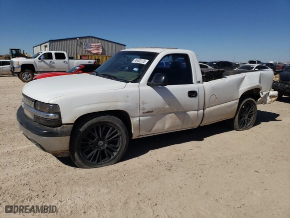 2000 Chevrolet Silverado 1500 with VIN 1GCEC14W5YE217348, listed as a Copart auction lot 46402225 with 316,234 mi miles and Salvage Title. Bid and sale history available at carsss.com. Image 1.