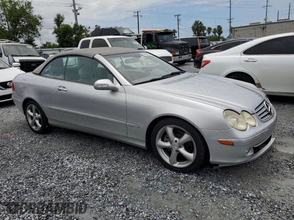 2005 Mercedes-Benz CLK 320 z VIN WDBTK65G85T035650, wystawiony jako Copart lot #55612865 z przebiegiem 93 588 mil mil oraz Szkoda całkowita • Salvage title. Historia ofert i sprzedaży dostępna na DreamBid. Obrazek 4.