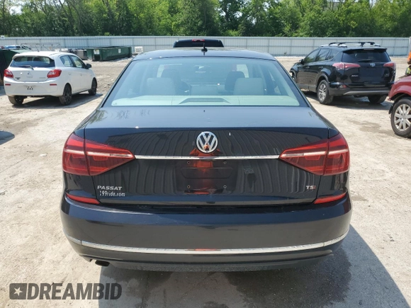 2017 Volkswagen Passat S z VIN 1VWAT7A38HC014720, wystawiony jako Copart lot #58744235 z przebiegiem 273 593 mil mil oraz Czysty tytuł • Clean title. Historia ofert i sprzedaży dostępna na DreamBid. Obrazek 6.