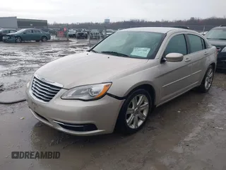 2013 Chrysler 200 Touring with VIN 1C3CCBBB3DN639114, listed as a IAAI auction lot 41891932 with 196,693 mi miles. Bid and sale history available at carsss.com. Image 17.