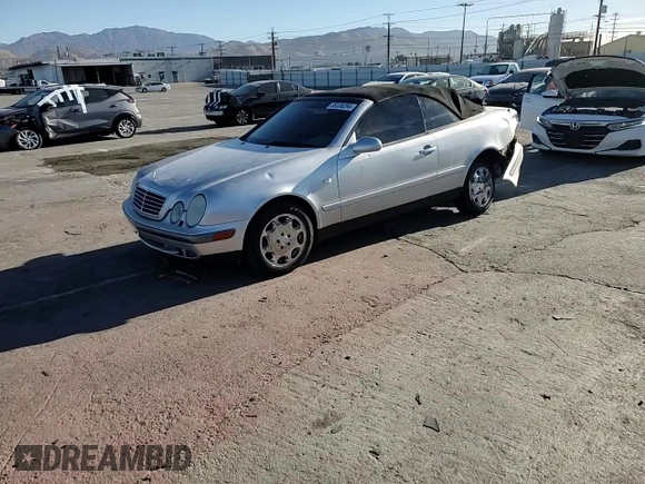 1999 Mercedes-Benz CLK 320/430 z VIN WDBLK65G2XT024808, wystawiony jako Copart lot #85336294 z przebiegiem 289 898 mil mil oraz Szkoda całkowita • Salvage title. Historia ofert i sprzedaży dostępna na DreamBid. Obrazek 10.