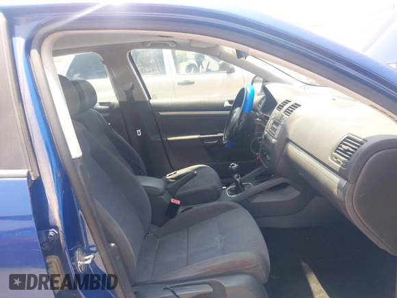 2008 Volkswagen Jetta S z VIN 3VWJZ71K38M015293, wystawiony jako IAAI lot #42438127 z przebiegiem 215 376 mil mil oraz . Historia ofert i sprzedaży dostępna na DreamBid. Obrazek 5.