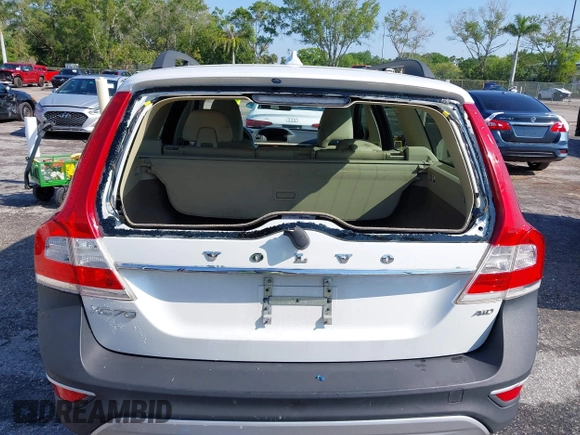 2014 Volvo XC70 3.2L with VIN YV4952BZ5E1186231, listed as a IAAI auction lot 41875901 with 109,875 mi miles and . Bid and sale history available at DreamBid. Image 17.