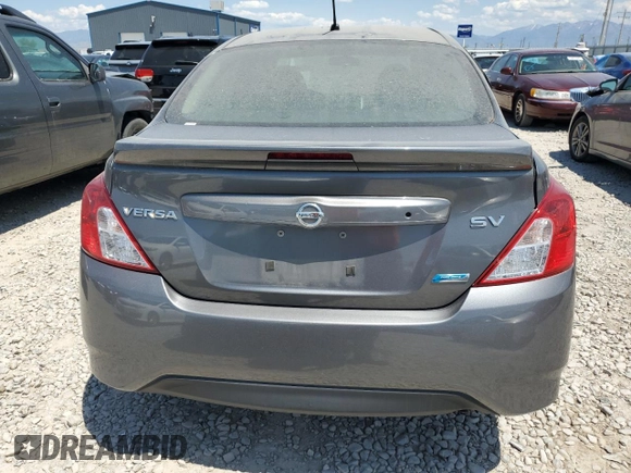 2016 Nissan Versa SV z VIN 3N1CN7AP1GL871542, wystawiony jako Copart lot #59985745 z przebiegiem 70 484 mil mil oraz Czysty tytuł • Clean title. Historia ofert i sprzedaży dostępna na DreamBid. Obrazek 6.