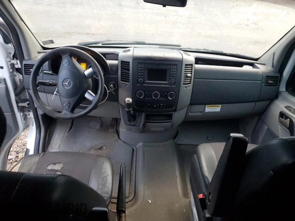 2014 Mercedes-Benz Sprinter with VIN WDZPE8DC9E5852585, listed as a Copart auction lot 84082834 with 378,412 mi miles and Salvage Title. Bid and sale history available at DreamBid. Image 8.