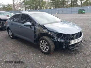 2025 Toyota Corolla LE z VIN 5YFB4MDE4SP228795, wystawiony jako IAAI lot #42033632 z przebiegiem 14 689 mil mil oraz . Historia ofert i sprzedaży dostępna na DreamBid. Obrazek 1.