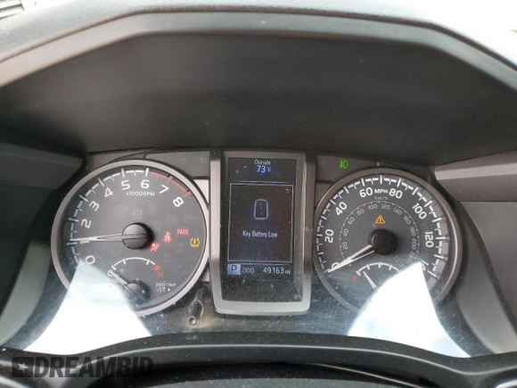 2017 Toyota Tacoma SR5 z VIN 3TMCZ5AN4HM082849, wystawiony jako Copart lot #54246425 z przebiegiem 49 163 mil mil oraz Szkoda całkowita • Salvage title. Historia ofert i sprzedaży dostępna na DreamBid. Obrazek 9.