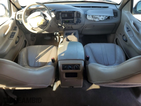 2001 Ford Expedition Eddie Bauer with VIN 1FMRU17L11LB28163, listed as a Copart auction lot 43424585 with 220,543 mi miles and Salvage title. Bid and sale history available at DreamBid. Image 8.