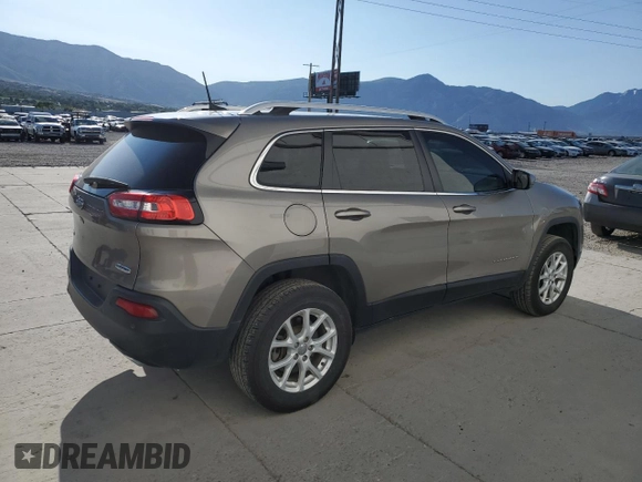 2017 Jeep Cherokee Latitude with VIN 1C4PJMCS7HW615637, listed as a Copart auction lot 59110765 with 179,248 mi miles and Salvage title. Bid and sale history available at DreamBid. Image 3.