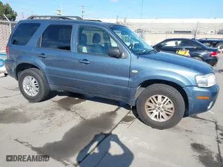 2005 Mercury Mariner Luxury with VIN 4M2CU57135DJ07230, listed as a IAAI auction lot 41461657 with 267,105 mi miles. Bid and sale history available at carsss.com. Image 1.