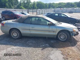 2005 Chrysler Sebring Touring z VIN 1C3EL55R25N567343, wystawiony jako IAAI lot #42447317 z przebiegiem Nie podano mil oraz . Historia ofert i sprzedaży dostępna na DreamBid. Obrazek 14.