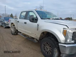 2018 Ford Super Duty F-250 SRW XL with VIN 1FT7W2BT2JEB27529, listed as a IAAI auction lot 41079108 with 176,504 mi miles. Bid and sale history available at carsss.com. Image 1.