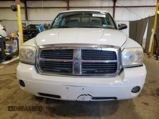 2007 Dodge Dakota SLT with VIN 1D7HW48K97S141569, listed as a Copart auction lot 84002054 with 204,019 mi miles and Salvage Title. Bid and sale history available at carsss.com. Image 5.