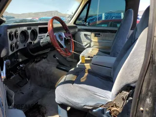 1983 GMC Jimmy z VIN 1G5EK18L4DF518255, wystawiony jako Copart lot #59883814 z przebiegiem 66 093 mil mil oraz Szkoda całkowita • Salvage title. Historia ofert i sprzedaży dostępna na DreamBid. Obrazek 7.