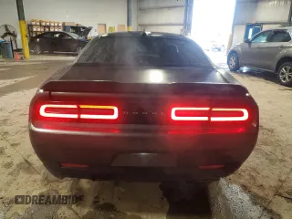 2017 Dodge Challenger R/T z VIN 2C3CDZBT3HH532092, wystawiony jako Copart lot #57772995 z przebiegiem 86 874 mil mil oraz Szkoda całkowita • Salvage title. Historia ofert i sprzedaży dostępna na DreamBid. Obrazek 6.