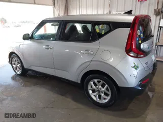 2020 Kia Soul LX with VIN KNDJ23AU1L7067025, listed as a IAAI auction lot 41793980 with 121,457 mi miles. Bid and sale history available at carsss.com. Image 3.