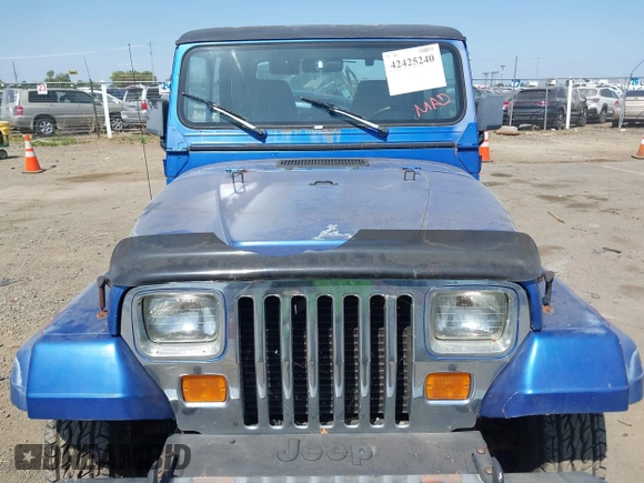 1995 Jeep Wrangler z VIN 1J4FY29S3SP213368, wystawiony jako IAAI lot #42425240 z przebiegiem 96 473 mil mil oraz . Historia ofert i sprzedaży dostępna na DreamBid. Obrazek 6.