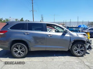 2018 Toyota Highlander LE with VIN 5TDZZRFH7JS250025, listed as a IAAI auction lot 42635985 with 122,488 mi miles and . Bid and sale history available at DreamBid. Image 14.