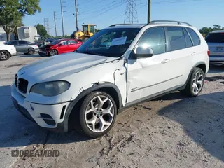 2011 BMW X5 35i with VIN 5UXZV4C52BL410497, listed as a IAAI auction lot 41995459 with 162,781 mi miles. Bid and sale history available at carsss.com. Image 17.