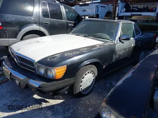 1989 Mercedes-Benz 560 with VIN WDBBA48D1KA095197, listed as a IAAI auction lot 41440418 with Not Provided miles. Bid and sale history available at carsss.com. Image 2.