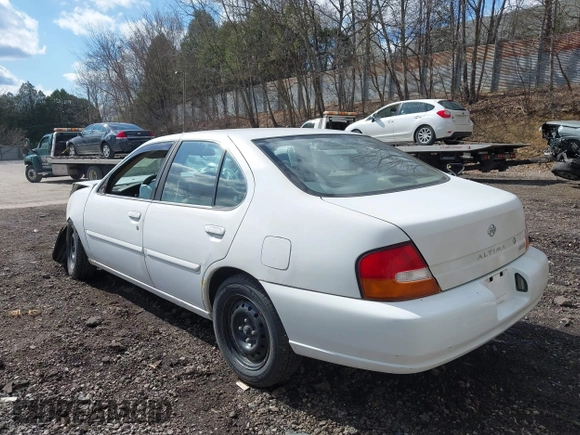 1999 Nissan Altima XE with VIN 1N4DL01D9XC204255, listed as a IAAI auction lot 42039345 with 214,039 mi miles and . Bid and sale history available at carsss.com. Image 3.