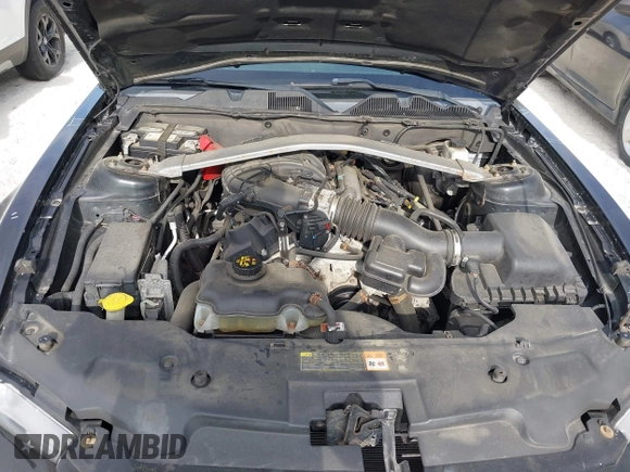 2012 Ford Mustang V6 z VIN 1ZVBP8EM4C5276765, wystawiony jako IAAI lot #42606236 z przebiegiem 129 111 mil mil oraz . Historia ofert i sprzedaży dostępna na DreamBid. Obrazek 10.