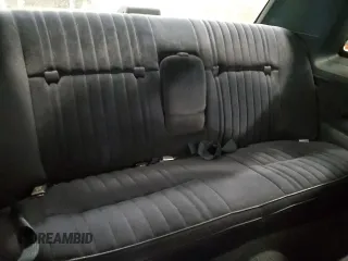 1987 Ford Crown Victoria z VIN 2FABP71F2HX156902, wystawiony jako Copart lot #74368944 z przebiegiem 77 708 mil mil oraz Szkoda całkowita • Salvage title. Historia ofert i sprzedaży dostępna na DreamBid. Obrazek 10.