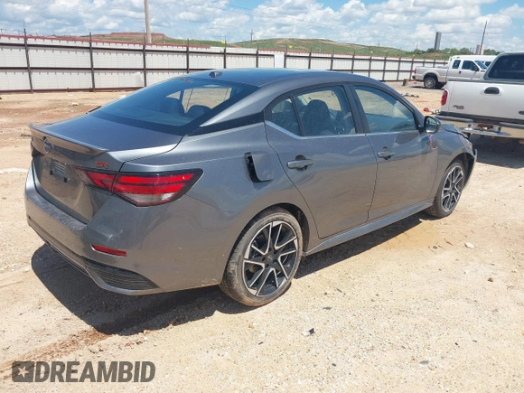2025 Nissan Sentra SR z VIN 3N1AB8DV5SY305783, wystawiony jako IAAI lot #42480852 z przebiegiem 5 377 mil mil oraz . Historia ofert i sprzedaży dostępna na DreamBid. Obrazek 4.