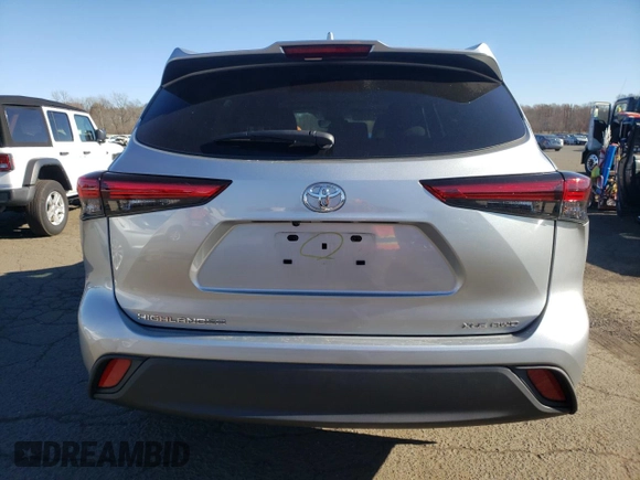 2022 Toyota Highlander XLE with VIN 5TDGZRBH6NS222767, listed as a Copart auction lot 81367674 with 27,948 mi miles and Salvage title. Bid and sale history available at DreamBid. Image 6.