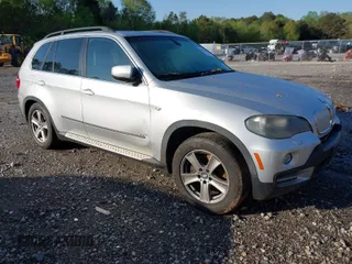 2008 BMW X5 4.8i z VIN 5UXFE83588L162937, wystawiony jako IAAI lot #41975683 z przebiegiem 132 409 mil mil oraz . Historia ofert i sprzedaży dostępna na DreamBid. Obrazek 1.
