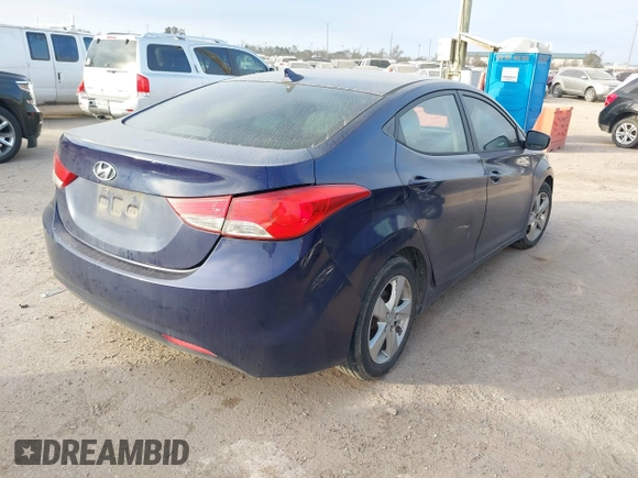 2013 Hyundai Elantra GLS z VIN 5NPDH4AE8DH310207, wystawiony jako IAAI lot #41170804 z przebiegiem 138 638 mil mil oraz . Historia ofert i sprzedaży dostępna na DreamBid. Obrazek 4.