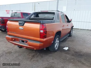 2008 Chevrolet Avalanche LTZ with VIN 3GNEC12J48G216702, listed as a IAAI auction lot 41753596 with 299,925 mi miles. Bid and sale history available at carsss.com. Image 4.