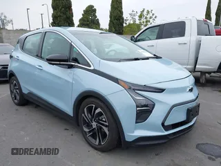 2023 Chevrolet Bolt EV 2LT z VIN 1G1FX6S01P4153634, wystawiony jako IAAI lot #42093390 z przebiegiem 8063 mil mil oraz . Historia ofert i sprzedaży dostępna na DreamBid. Obrazek 1.