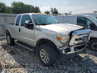 2014 Ford F-250 XL with VIN 1FT7X2B67EEA13796, listed as a Copart auction lot 61712565 with 130,090 mi miles and Salvage title. Bid and sale history available at DreamBid. Image 4.