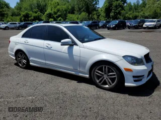 2013 Mercedes-Benz C 250 Sport z VIN WDDGF4HB6DR268407, wystawiony jako Copart lot #62688885 z przebiegiem 89 965 mil mil oraz Czysty tytuł • Clean title. Historia ofert i sprzedaży dostępna na DreamBid. Obrazek 4.