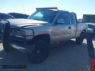 2000 Chevrolet Silverado 2500 LT with VIN 1GCGK29U1YE263011, listed as a IAAI auction lot 41634632 with 179,346 mi miles. Bid and sale history available at carsss.com. Image 18.
