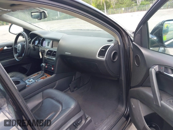 2009 Audi Q7 z VIN WA1AY74L29D001841, wystawiony jako IAAI lot #42286235 z przebiegiem 169 245 mil mil oraz . Historia ofert i sprzedaży dostępna na DreamBid. Obrazek 5.