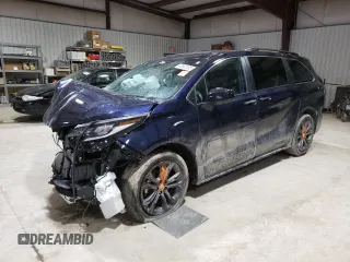 2022 Toyota Sienna XSE z VIN 5TDDRKEC7NS135907, wystawiony jako Copart lot #42582135 z przebiegiem 21 874 mil mil oraz Szkoda całkowita • Salvage title. Historia ofert i sprzedaży dostępna na DreamBid. Obrazek 1.