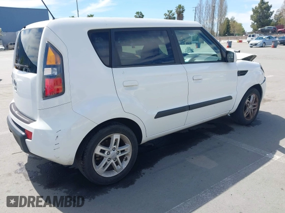 2010 Kia Soul + with VIN KNDJT2A21A7128666, listed as a IAAI auction lot 42019160 with 113,198 mi miles. Bid and sale history available at carsss.com. Image 4.