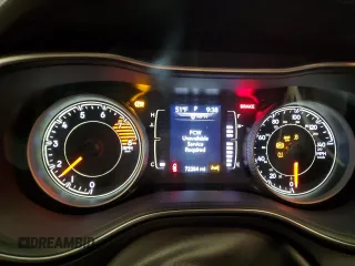 2021 Jeep Cherokee Latitude Lux z VIN 1C4PJMMX9MD122431, wystawiony jako Copart lot #82842834 z przebiegiem 72 284 mil mil oraz Szkoda całkowita • Salvage title. Historia ofert i sprzedaży dostępna na DreamBid. Obrazek 9.