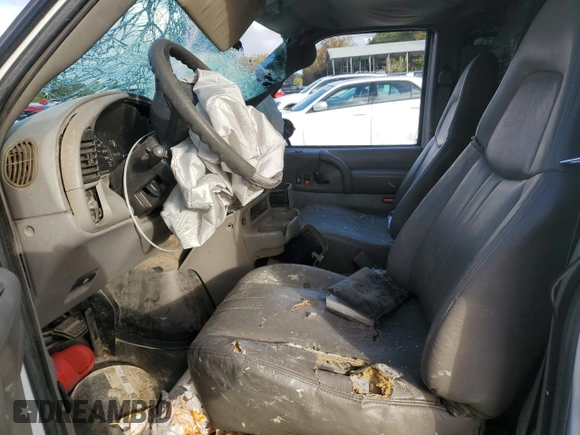 2004 Chevrolet Astro Cargo z VIN 1GCDM19X54B130510, wystawiony jako Copart lot #84888614 z przebiegiem Nie podano mil oraz Szkoda całkowita • Salvage title. Historia ofert i sprzedaży dostępna na DreamBid. Obrazek 7.