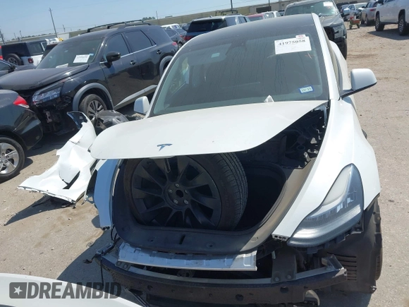 2021 Tesla Model Y Long Range with VIN 5YJYGDEE0MF265339, listed as a IAAI auction lot 41975058 with 51,292 mi miles and . Bid and sale history available at DreamBid. Image 12.