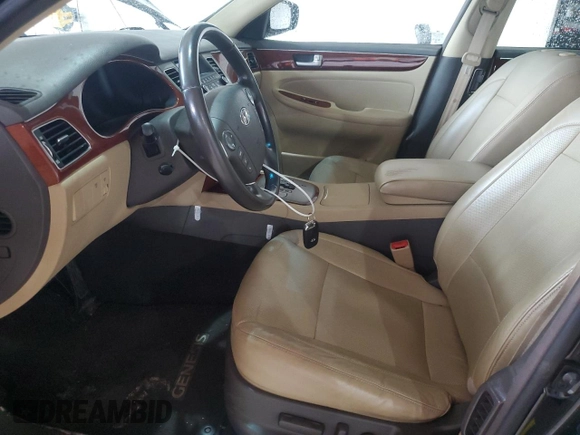 2012 Hyundai Genesis 3.8L z VIN KMHGC4DD4CU203315, wystawiony jako Copart lot #51670355 z przebiegiem 270 937 mil mil oraz Szkody całkowita. Historia ofert i sprzedaży dostępna na DreamBid. Obrazek 7.