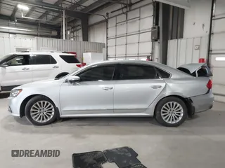 2016 Volkswagen Passat SE z VIN 1VWBT7A37GC027073, wystawiony jako IAAI lot #41073634 z przebiegiem 72 563 mil mil oraz . Historia ofert i sprzedaży dostępna na DreamBid. Obrazek 14.