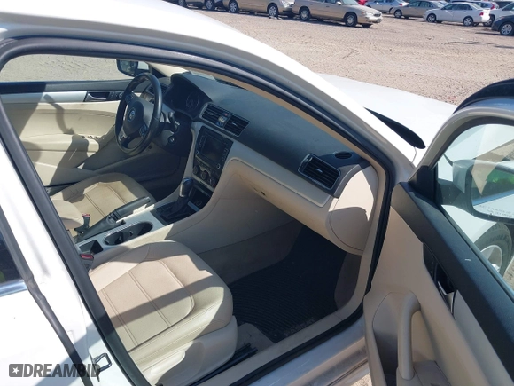 2013 Volkswagen Passat SE with VIN 1VWBP7A39DC008458, listed as a IAAI auction lot 37374231 with 1 mi miles. Bid and sale history available at carsss.com. Image 5.