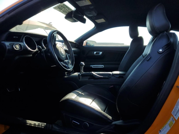 2019 Ford Mustang EcoBoost z VIN 1FA6P8TH8K5124714, wystawiony jako Copart lot #62078705 z przebiegiem 41 242 mil mil oraz Szkoda całkowita • Salvage title. Historia ofert i sprzedaży dostępna na DreamBid. Obrazek 7.