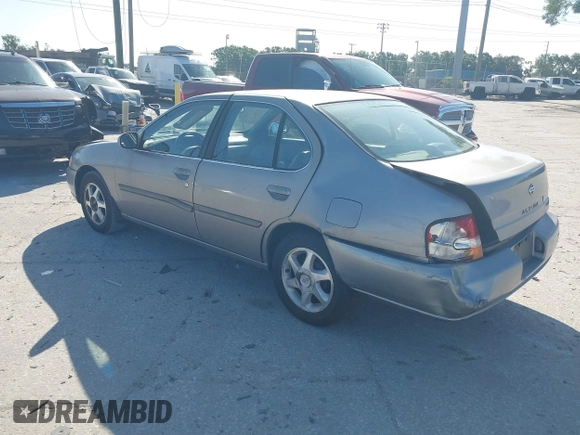 1999 Nissan Altima XE with VIN 1N4DL01D1XC255927, listed as a IAAI auction lot 42003101 with 154,000 mi miles. Bid and sale history available at carsss.com. Image 3.