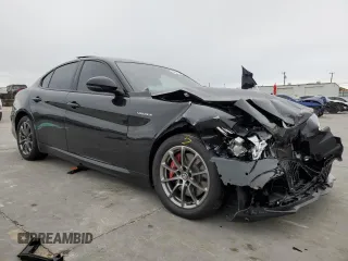 2023 Alfa Romeo Giulia Veloce z VIN ZARFAMBN7P7669364, wystawiony jako Copart lot #84547514 z przebiegiem Nie podano mil oraz Szkody całkowita. Historia ofert i sprzedaży dostępna na DreamBid. Obrazek 4.